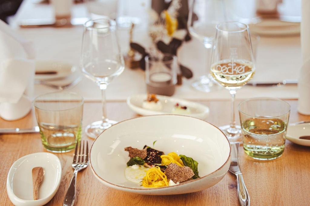 Weinzuhause Hotel-Restaurant-Vinothek Mommenheim ภายนอก รูปภาพ