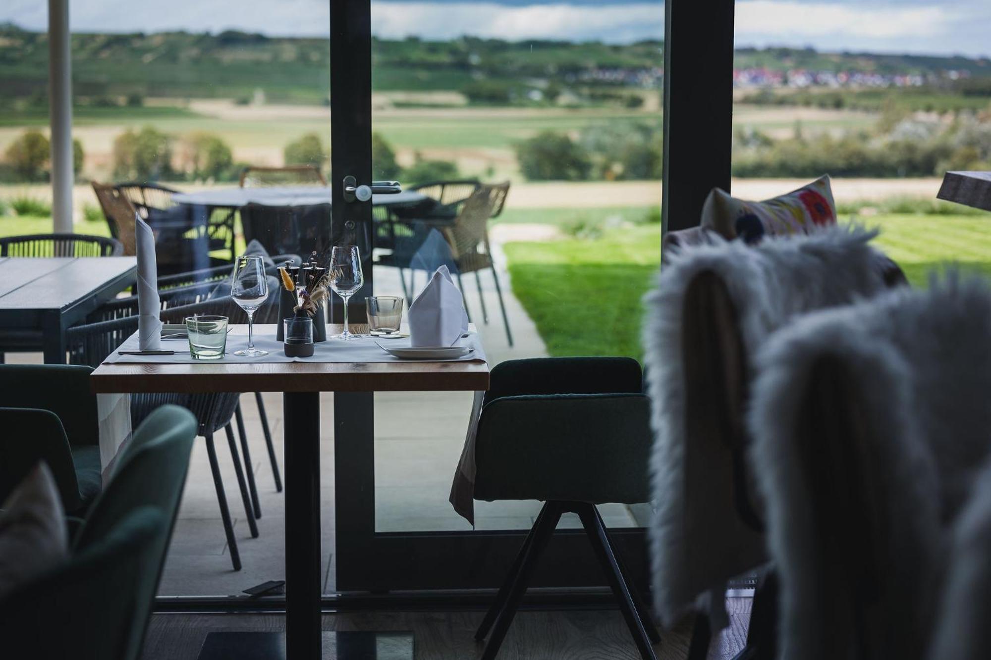Weinzuhause Hotel-Restaurant-Vinothek Mommenheim ภายนอก รูปภาพ