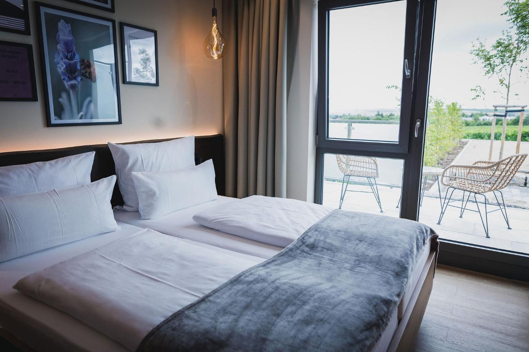 Weinzuhause Hotel-Restaurant-Vinothek Mommenheim ภายนอก รูปภาพ
