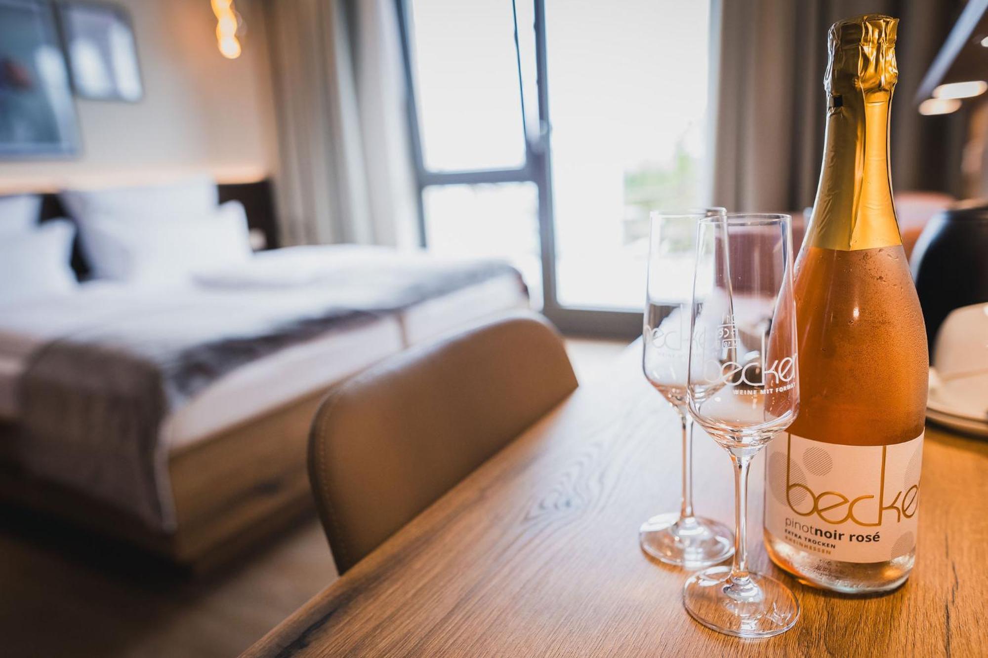 Weinzuhause Hotel-Restaurant-Vinothek Mommenheim ภายนอก รูปภาพ