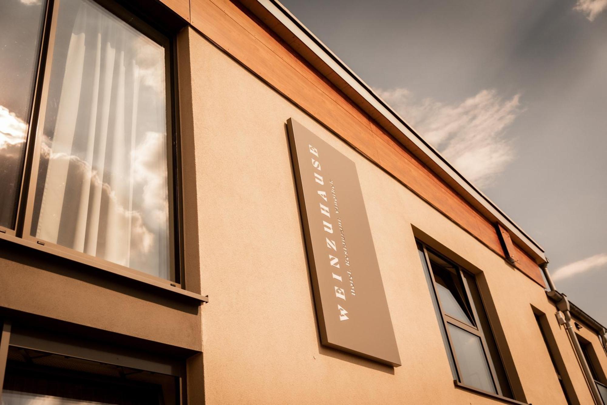 Weinzuhause Hotel-Restaurant-Vinothek Mommenheim ภายนอก รูปภาพ